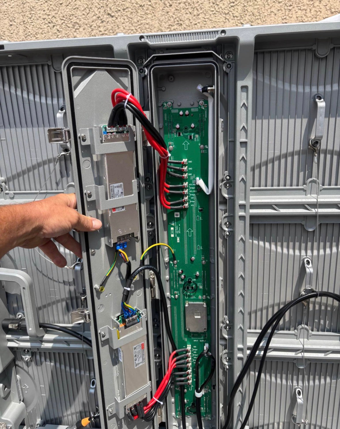 37.75"X113.75", 1 SIDED, CROSSFIRE 6MM, OUTDOOR LED SIGN